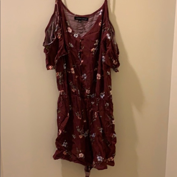 Kendall & Kylie Dresses & Skirts - Kendall & Kylie size small floral print romper